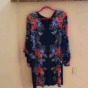Women’s Dress Size 1X Floral V-Neck, midi length.